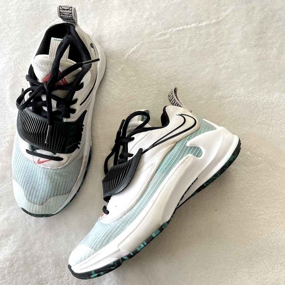 Nike Zoom Freak 3 in Clear Emerald Size 3.5Y Unisex DB4158-101